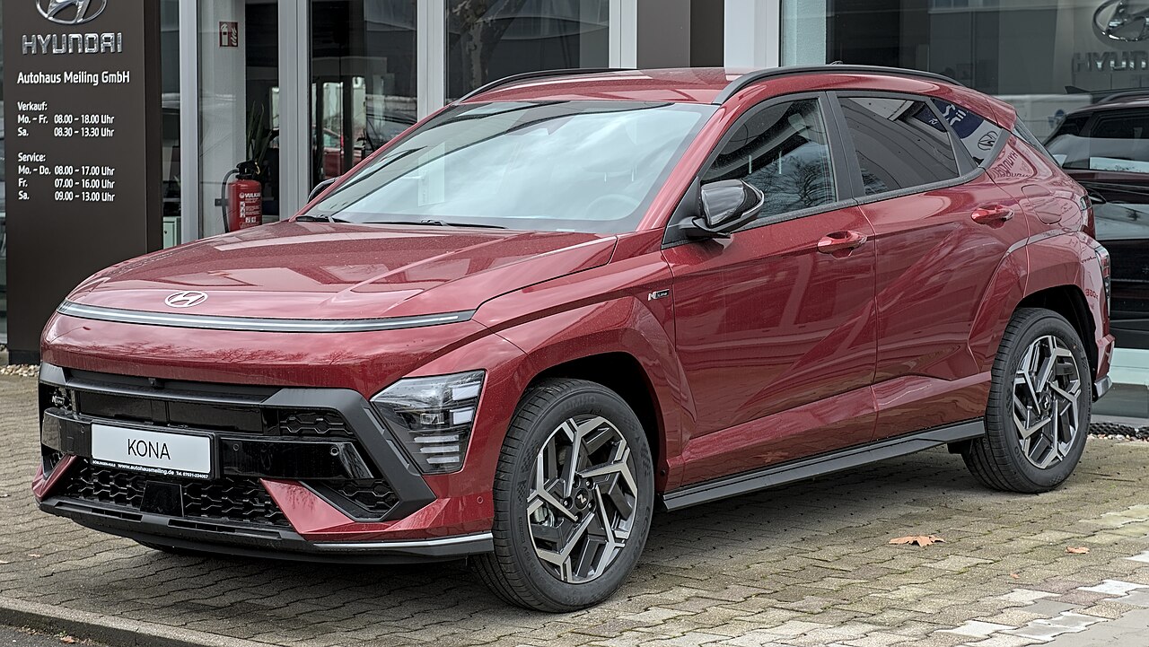 Official Hyundai Kona 2024 exterior styling, aerodynamic profile, and vehicle dimensions