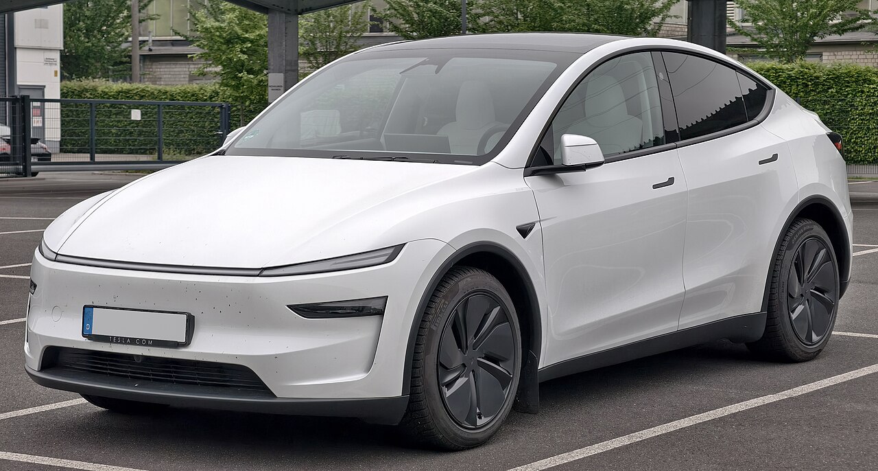 Tesla Model Y, Kia EV6, and Hyundai Ioniq 5 charging at roadside EV station